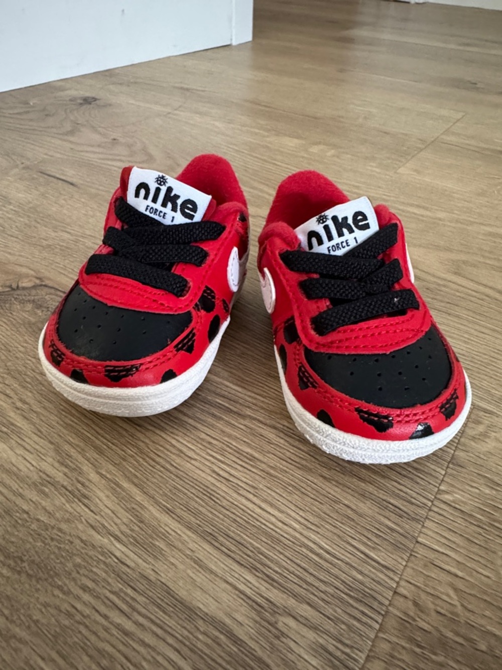 Nike infant Red and Black Low-Top Sneakers